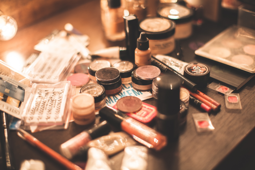 badio - Organizer na kosmetyki — jak wybrać najlepszy? 4 sposoby na organizację kosmetyków