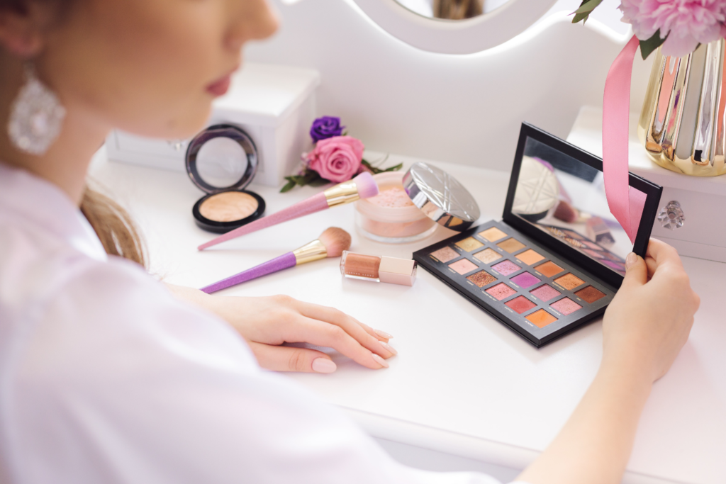 badio - Organizer na kosmetyki — jak wybrać najlepszy? 4 sposoby na organizację kosmetyków